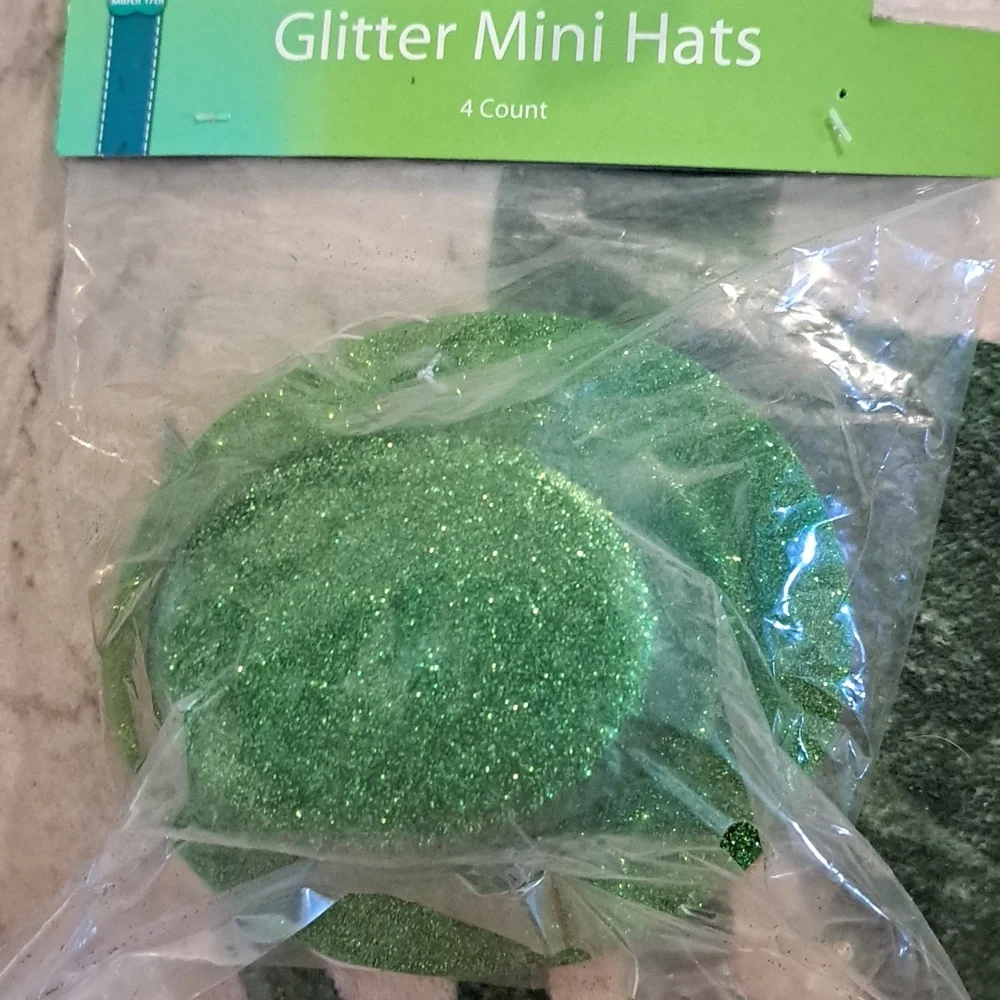 St. Patricks Day Glitter Mini Hats Green 4-pack